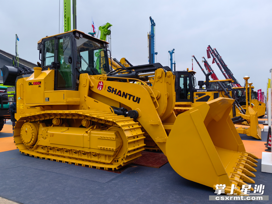 打破国外对国内市场垄断的推装机三合一斗士。 打破国外对国内市场垄断的推装机三合一斗士。