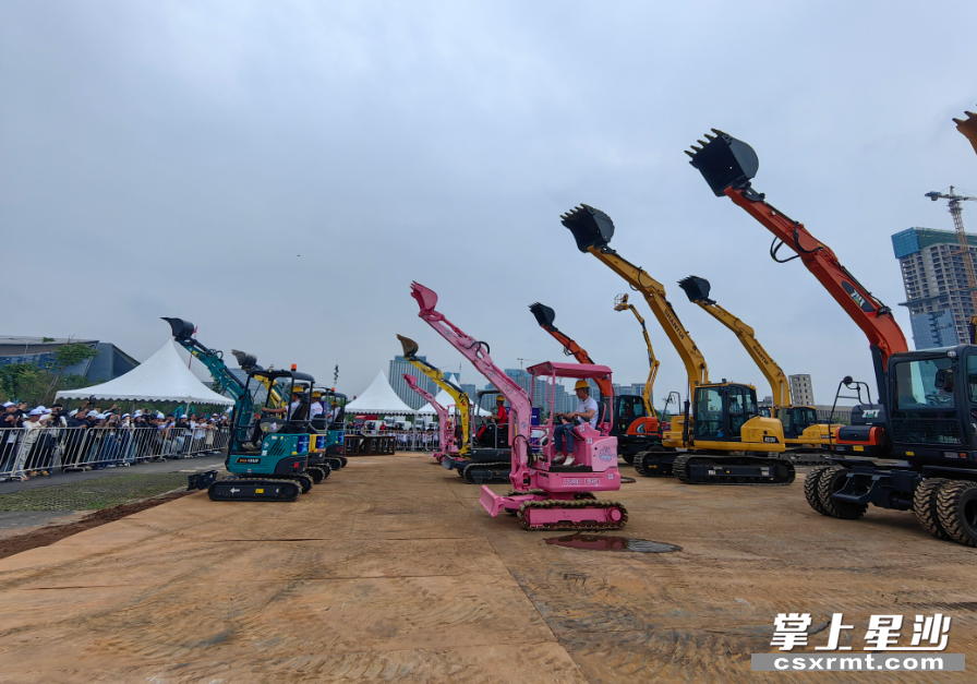 机械设备联合起舞。 机械设备联合起舞。