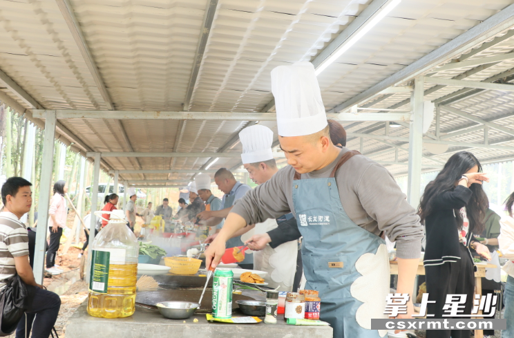 图为比赛现场。 均为 林畅 摄