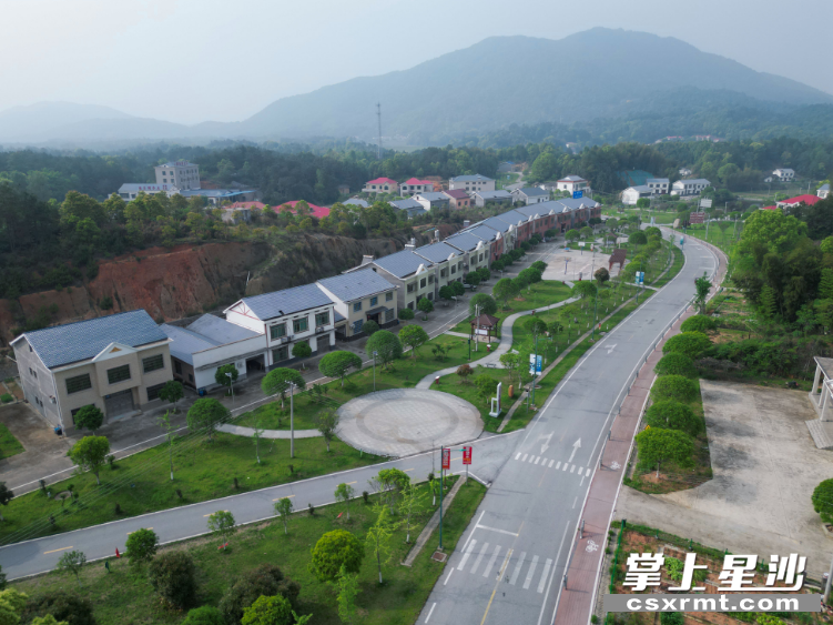 许方路的建设,缩短开慧镇到黄兴大道的距离,对当地红色文旅发展,有着举足轻重的作用。均为 章帝 摄 许方路的建设,缩短开慧镇到黄兴大道的距离,对当地红色文旅发展,有着举足轻重的作用。均为 章帝 摄