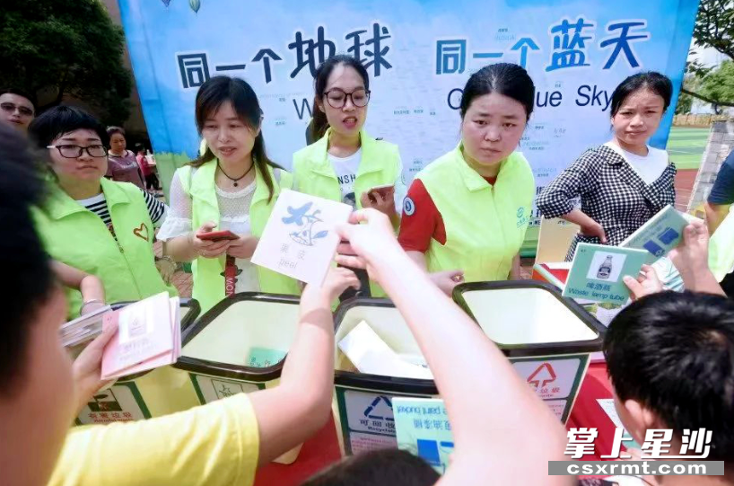 图为杨梅冲社区依托世界环境日、全国低碳日、全国节能宣传周等开展了一系列生态环境保护宣传服务活动。 社区供图