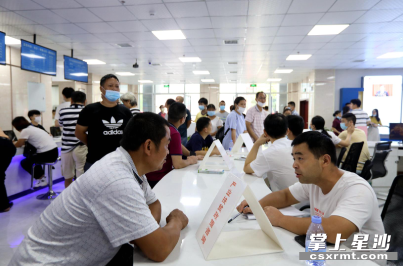 长沙县做实逢“5”常规招聘会，提供招聘实体平台。