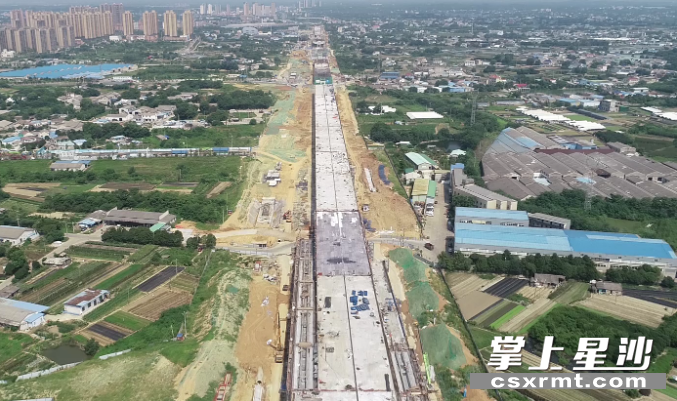 湘府东路（浏阳河-黄兴大道)已完成工程总量的50％。均为长东公司供图