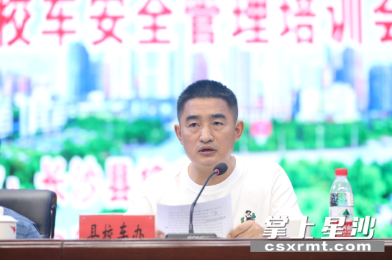 安全专家现场做培训。 安全专家现场做培训。