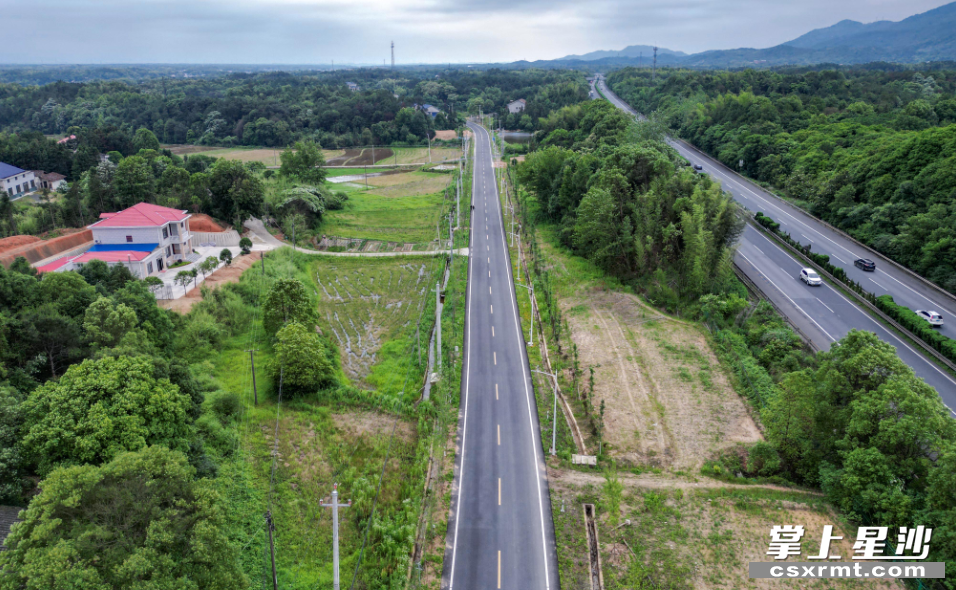 笔直畅通的X024农村公路,串联起长沙县诸多红色旅游景点。均为章帝 摄 笔直畅通的X024农村公路,串联起长沙县诸多红色旅游景点。均为章帝 摄