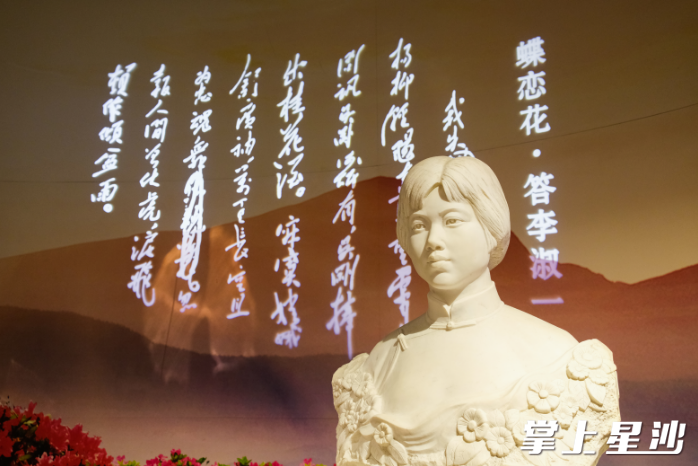 杨开慧烈士生平业绩陈列馆内，烈士雕像庄严肃穆。李梦华 摄