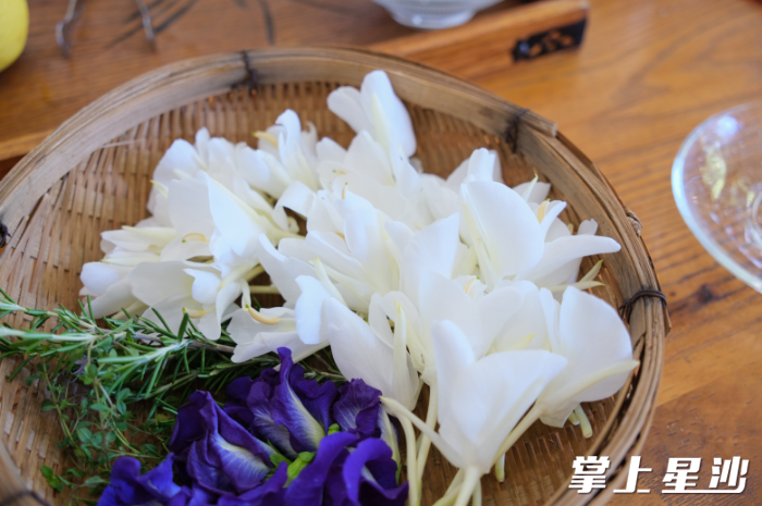 飘峰山庄香味扑鼻的特色花茶。李梦华 摄