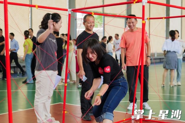 活动现场,各类游戏精彩不断。 活动现场,各类游戏精彩不断。