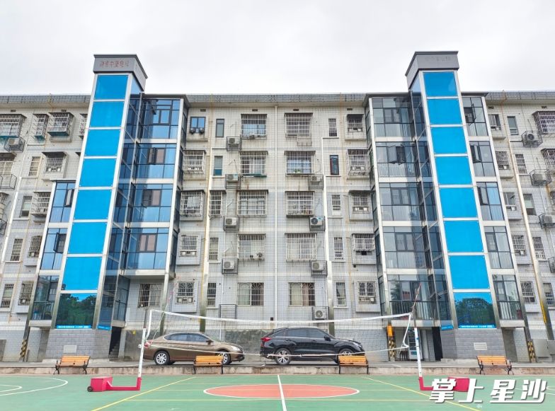 图为国储五七九小区新加装的电梯。均为吴涛 摄 图为国储五七九小区新加装的电梯。均为吴涛 摄