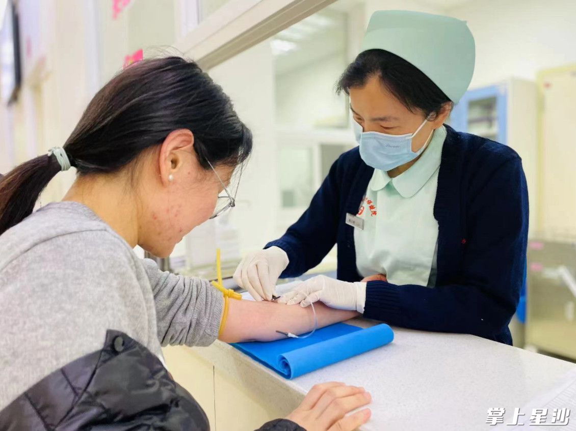 患者在院就诊。县妇幼保健院提供