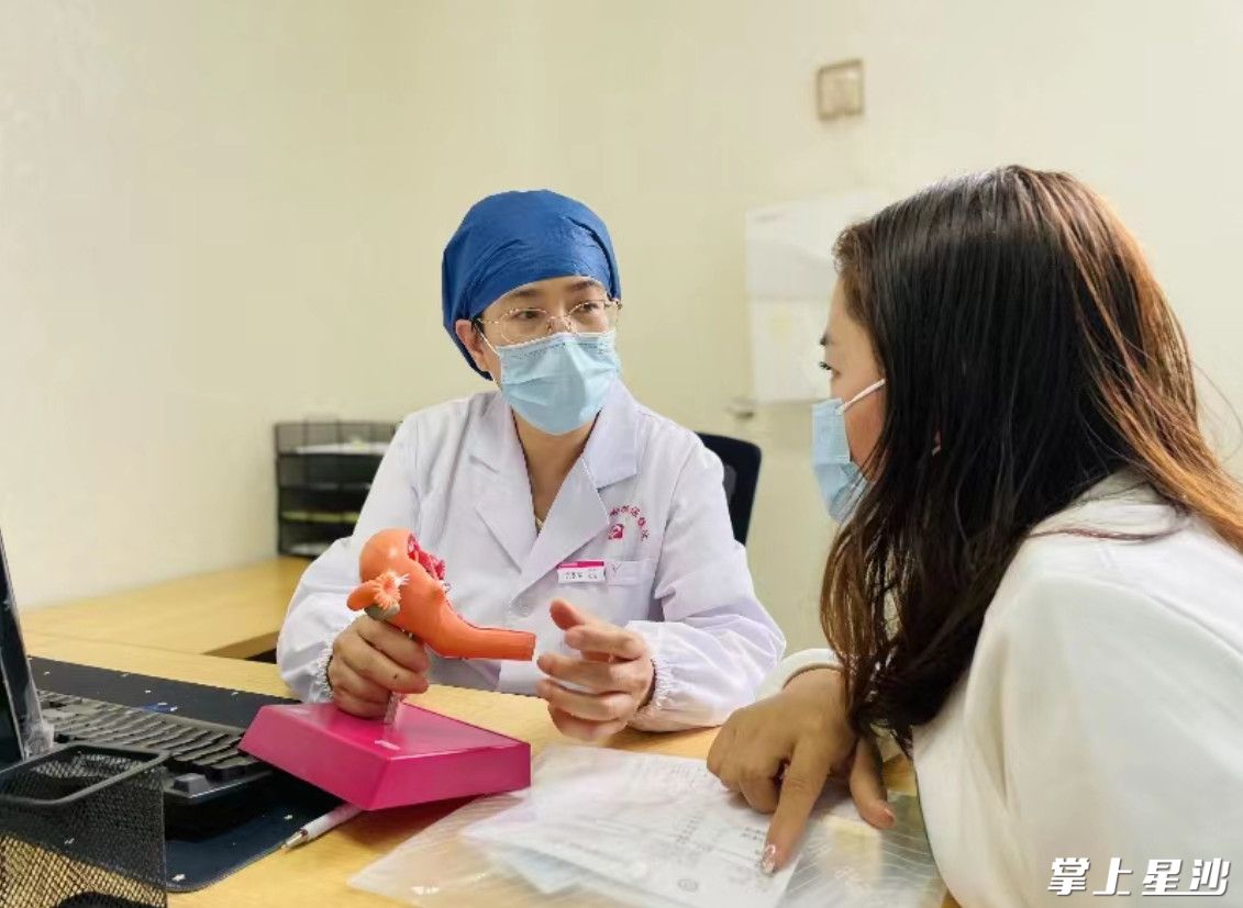 患者在院接受诊治。县妇幼保健院提供