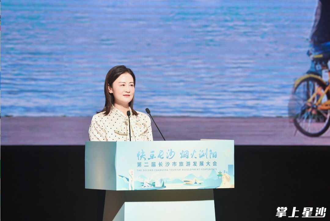 长沙县委常委、县委宣传部部长杨溢现场推介长沙县文旅资源，向各界客商和游客发出诚挚邀约。均为章帝摄