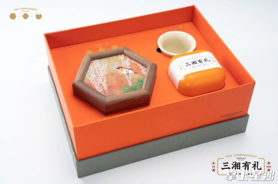 图为《三湘有礼》不期而遇展示图。李艳刺绣艺术馆供图