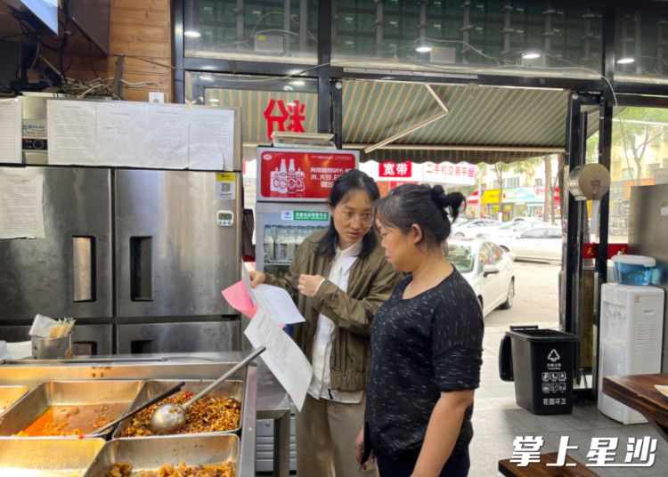 长沙县商务局联合部门对餐饮门店进行排查督导。县商务局供图