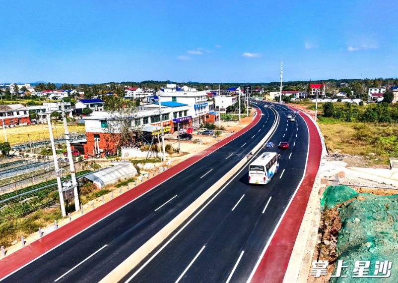 作为项目施工方,中南建设集团有限公司边通车边施工,多措并举保畅保通保安全。 作为项目施工方,中南建设集团有限公司边通车边施工,多措并举保畅保通保安全。