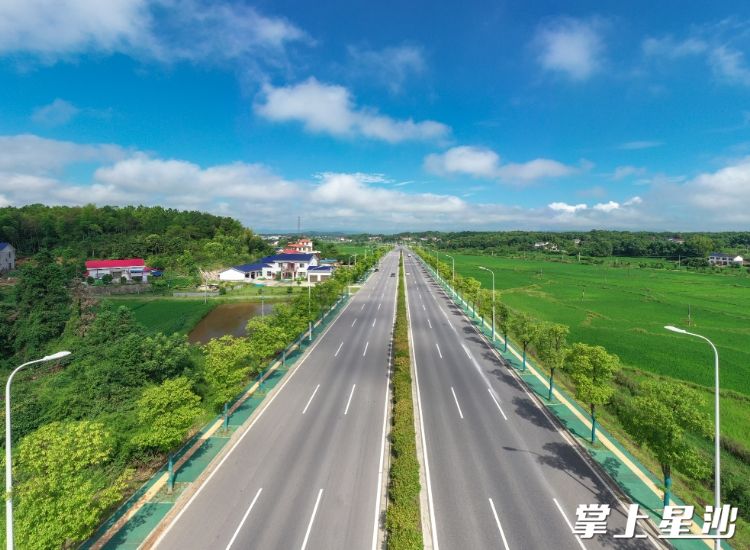 长沙县交通运输局利用农村公路养护系统,持续做好农村公路养护工作,有效推动乡村高质量发展。章帝 摄 长沙县交通运输局利用农村公路养护系统,持续做好农村公路养护工作,有效推动乡村高质量发展。章帝 摄