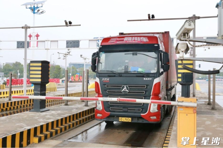 图为车辆过卡口。均为长沙自贸临空区供图