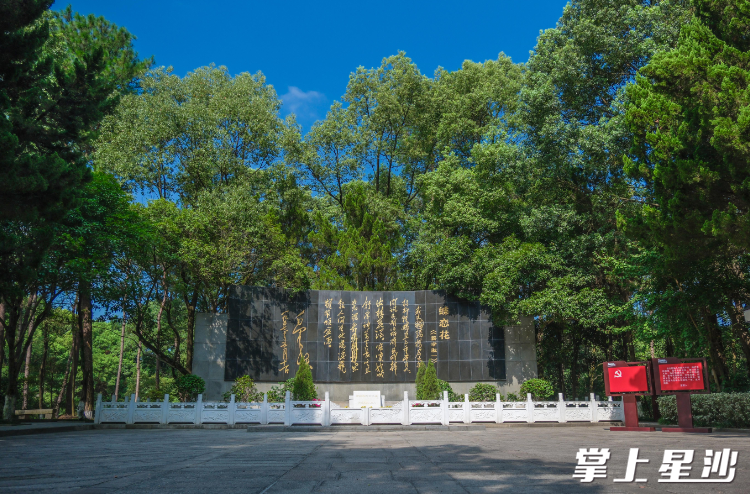 毛泽东创作《蝶恋花·答李淑一》，饱含了对夫人杨开慧烈士的无限深情。
