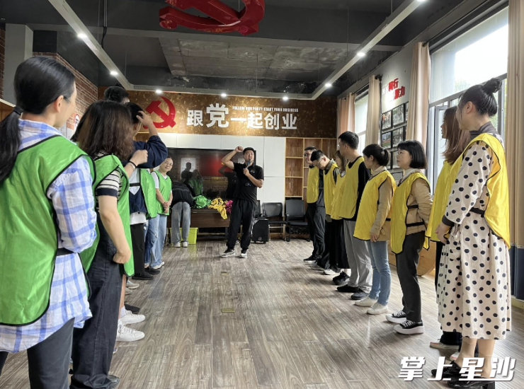 磐石青年徐佶在高桥组织团建活动。