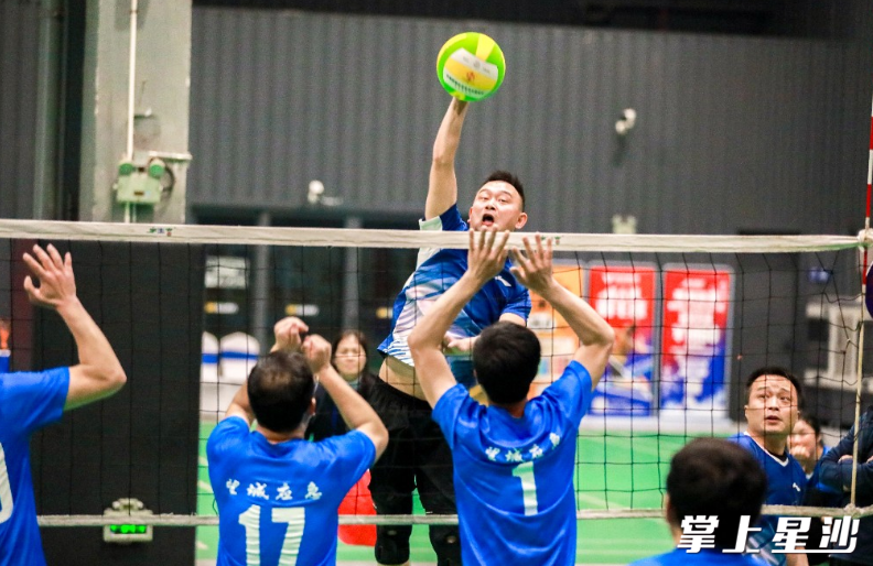 图为比赛现场。