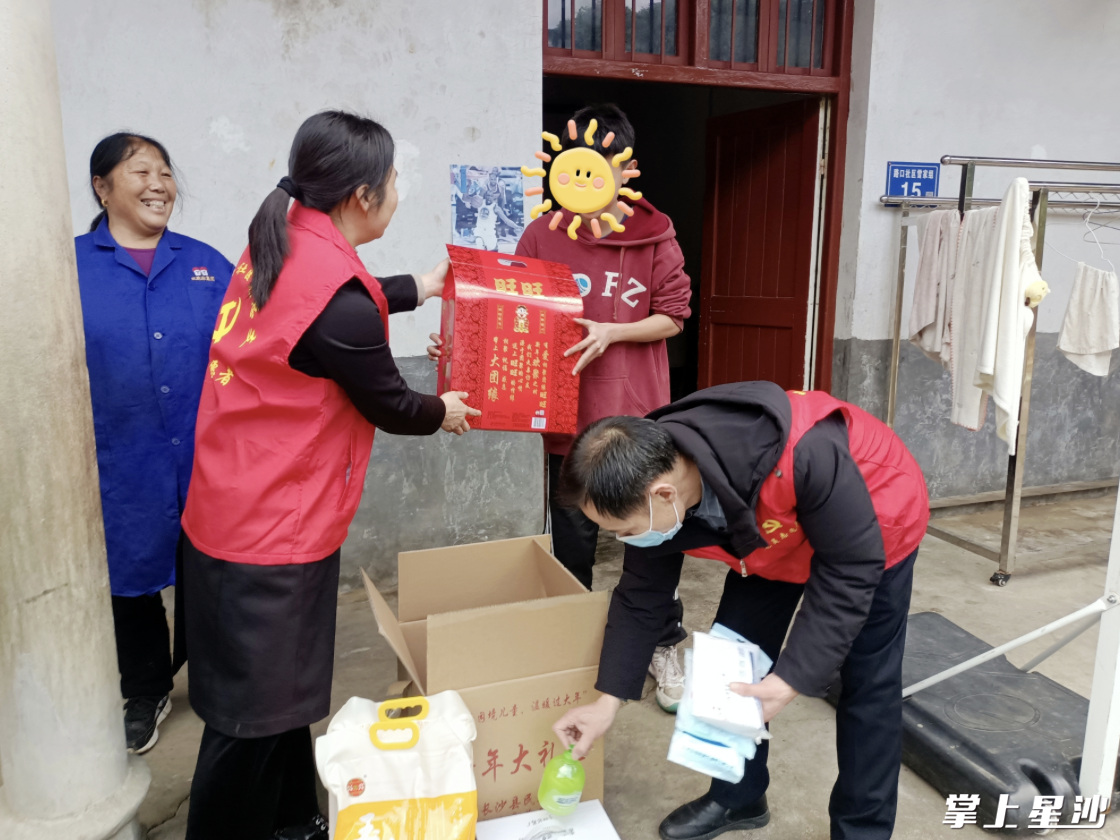 长沙县民政局开展“关爱困境儿童·温暖过大年”活动。均为长沙县民政局供图