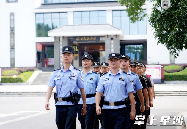 图为长沙县公安局开慧派出所联合景区安保力量开展常态化巡逻防控。 均为盛磊 摄