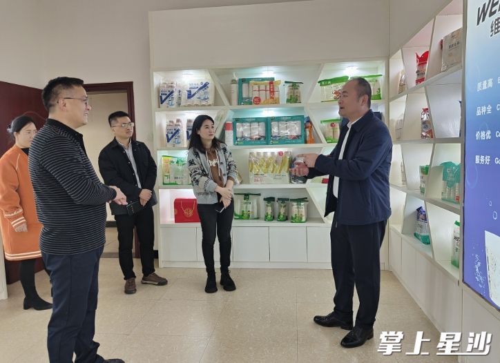 黄花镇党委副书记,镇长一行走访慰问辖区企业.