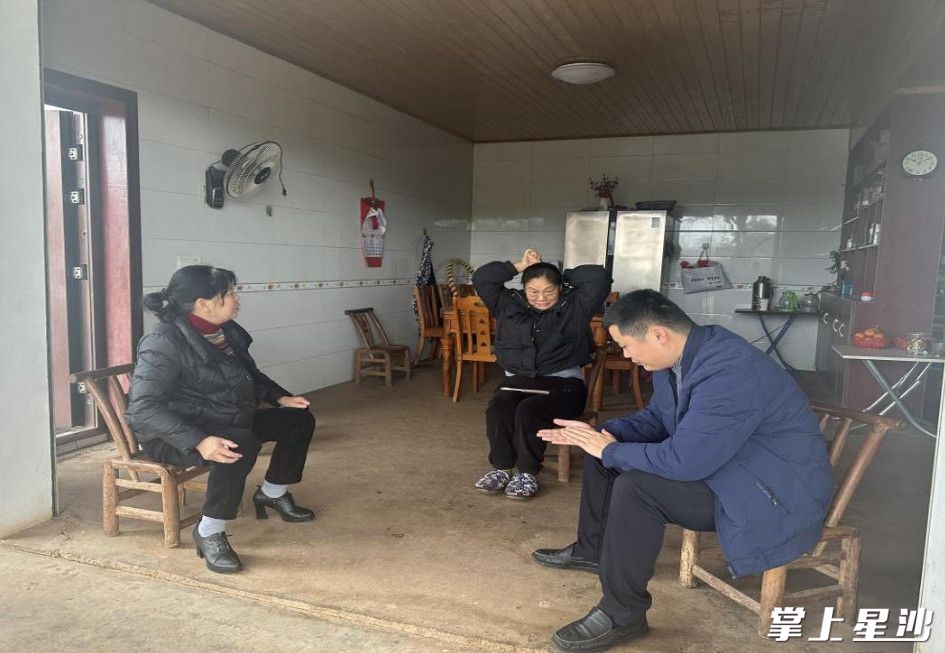 协调胡庆塘组土地征收事宜。