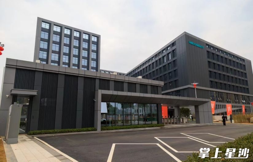 麦格米特全球研发中心总建筑面积7.5万平方米，拥有全球电力电子最为全面与完善的设施设备，可容纳 2000 多名工程师。谭园 摄