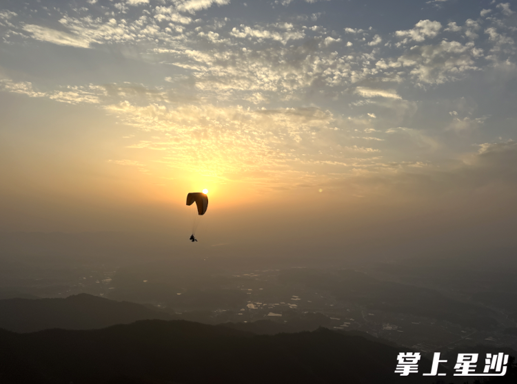 龙华山国际滑翔伞基地。王箫 摄
