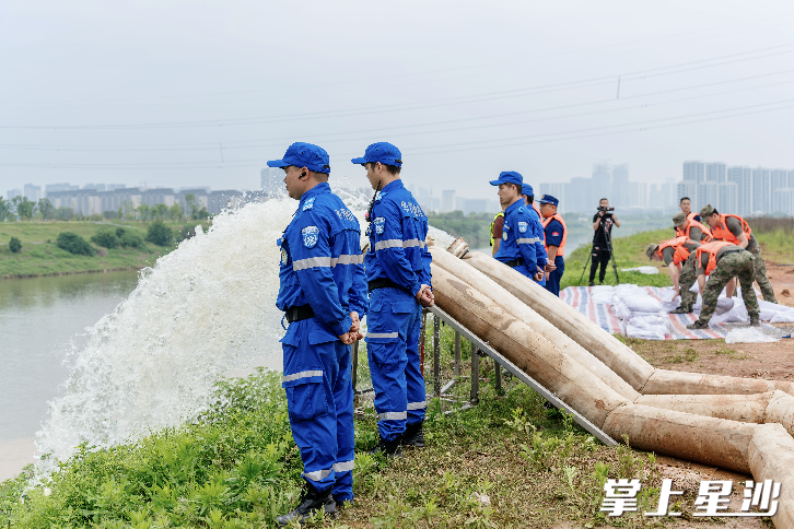 防汛演练现场。