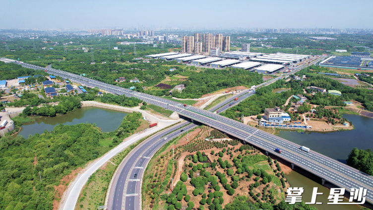 长沙县江杉高速干杉出口及延伸区域绿化提质改造项目全景图。均为盛磊 摄