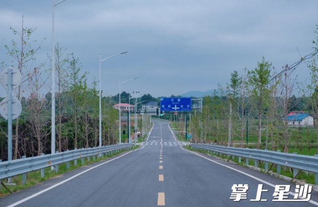 图为青山铺—开慧红色旅游专线。均为章帝 摄