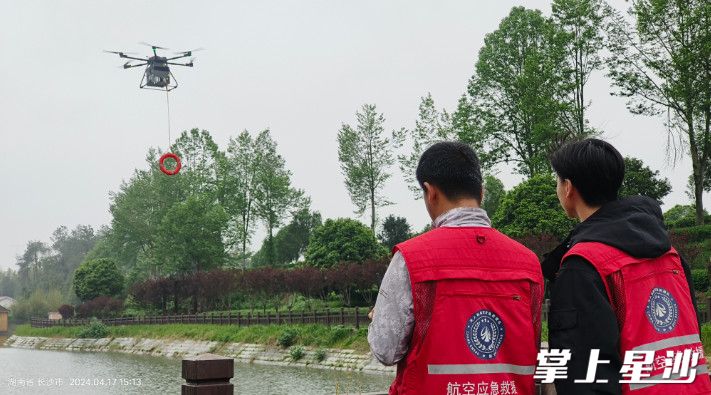 无人机参与应急演练。 无人机参与应急演练。