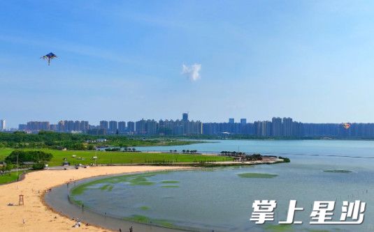 放眼望去，松雅湖国家湿地公园湖面浩渺，绿意葱茏。均为松雅湖生态新城发展中心供图