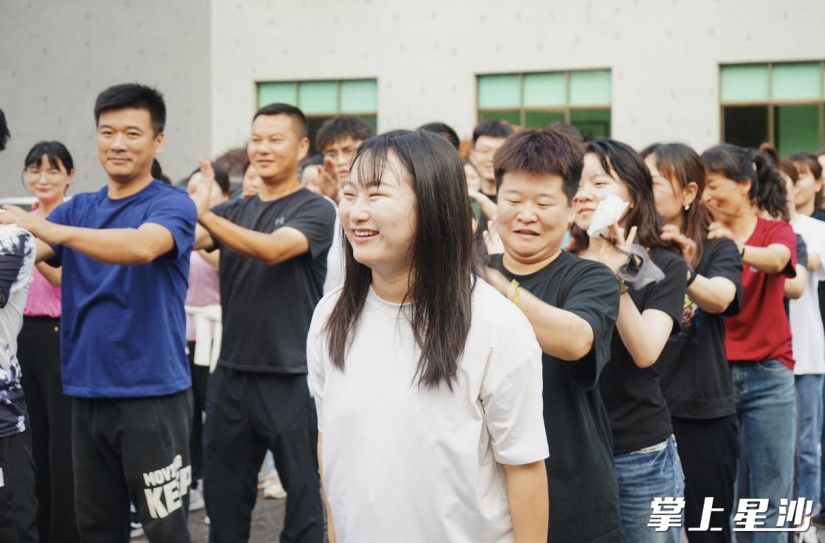 晨练过后，来一些互动和松解放松身体。