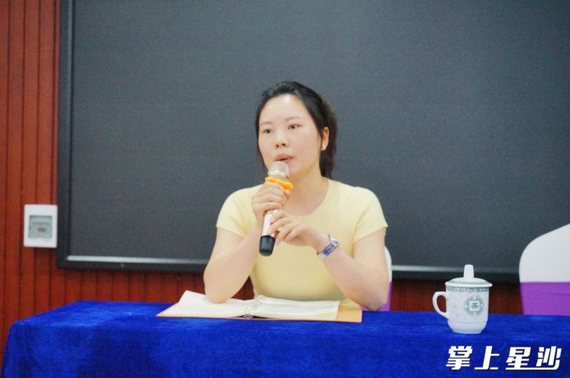 学员们畅所欲言，吐露真心，在思维的碰撞中明确坚定初心使命。