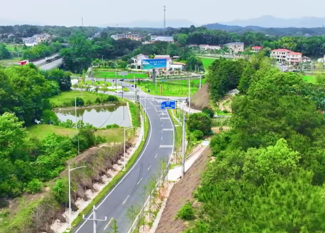 人民日报聚焦 长沙县青山铺—开慧红色旅游专线获评"十大最美农村路