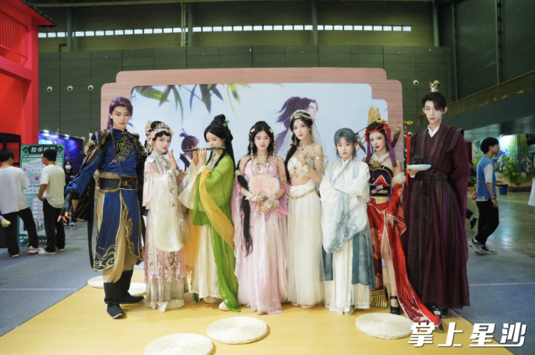 展会吸引了“施梦露”等36位“顶流”动漫、国风嘉宾现场助阵。主办方供图