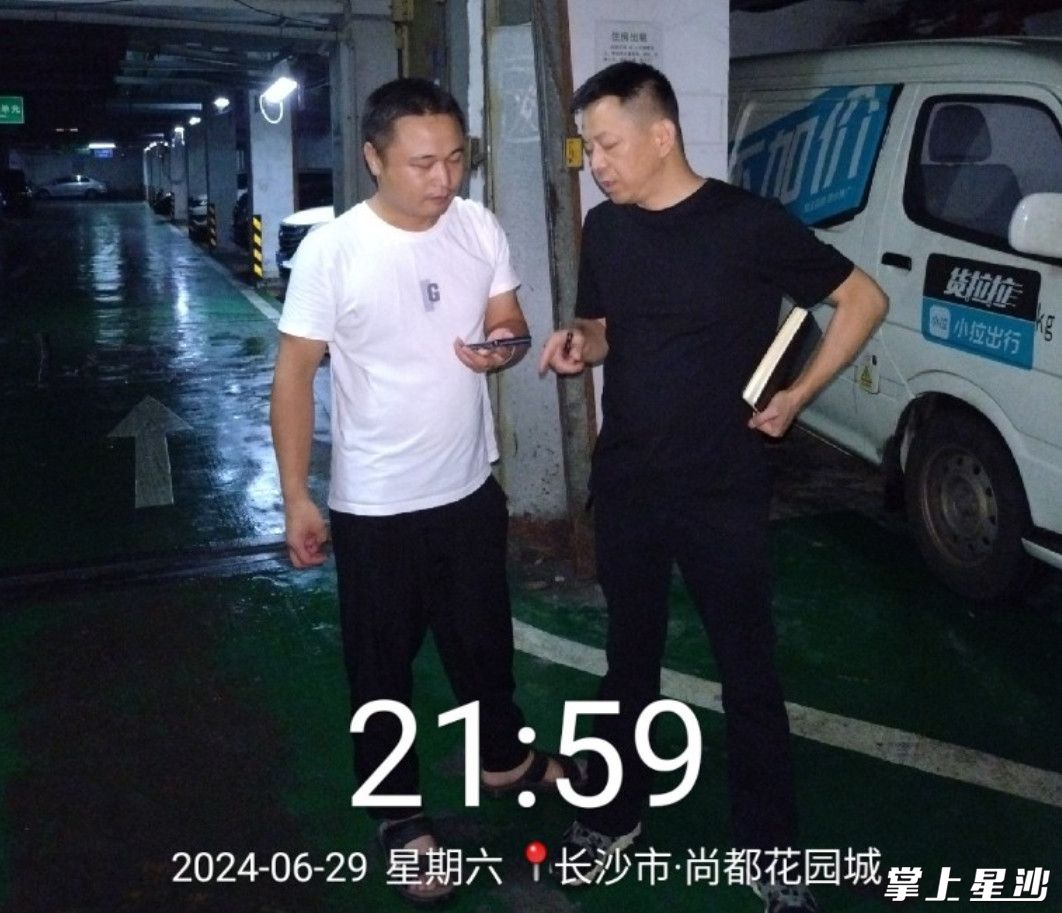 巡查地下车库。