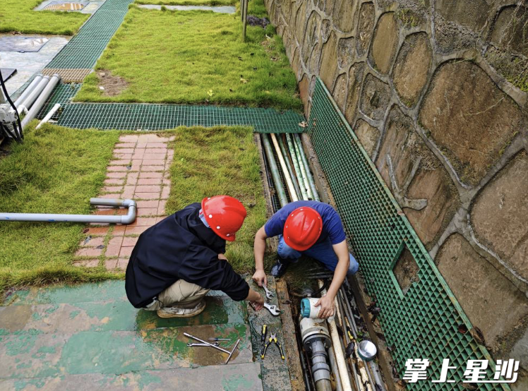 县水业集团工作人员抢修现场。县水业集团供图