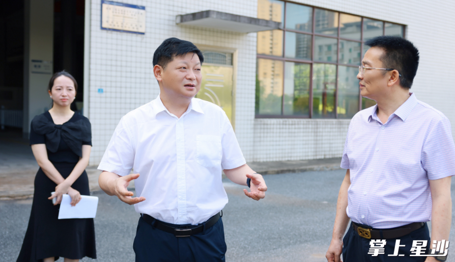付旭明在湖南省产商品质量检测研究院调研。均为曾诗怡 摄