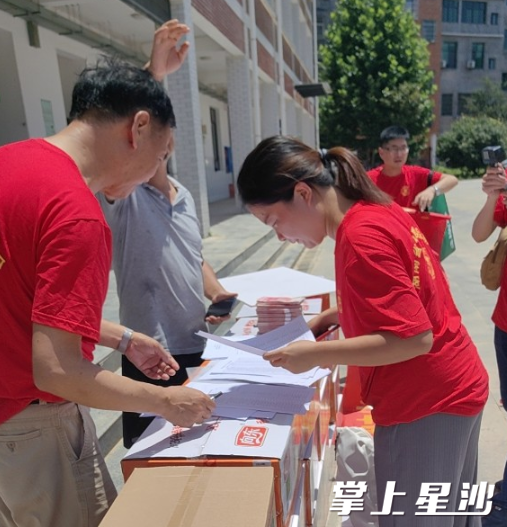 捐赠现场。江背镇供图