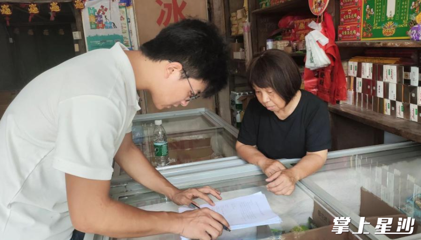 学生团队在开展暑期实践。金井镇供图