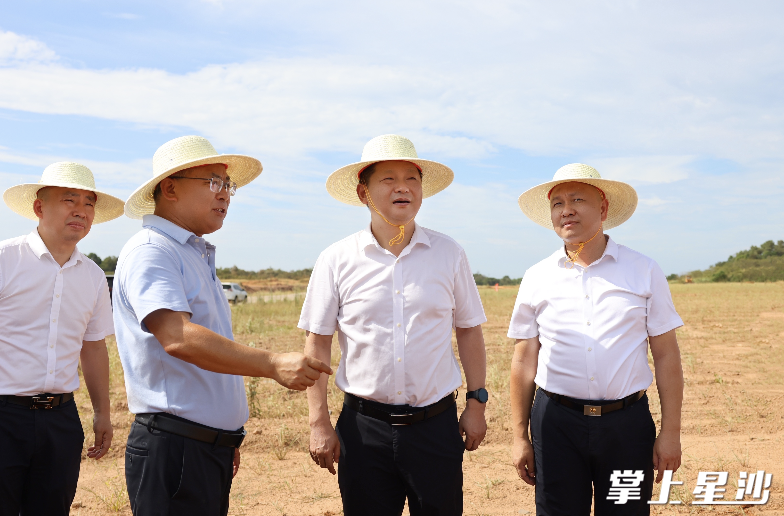付旭明在长沙机场改扩建工程项目现场调研。均为曾诗怡 摄