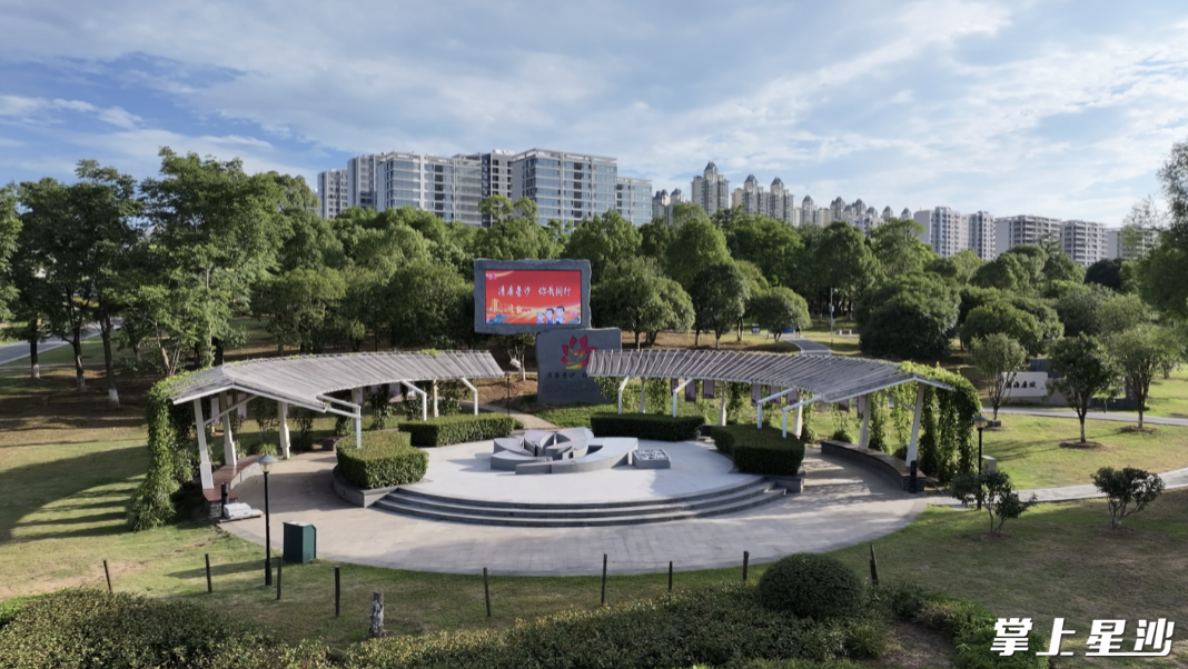 松雅湖清廉文化园不仅为公园增添了新的文化景观，也成为了全县又一个清廉教育的集中展示重要场所。图为松雅湖清廉文化园。均为艾哲文 摄