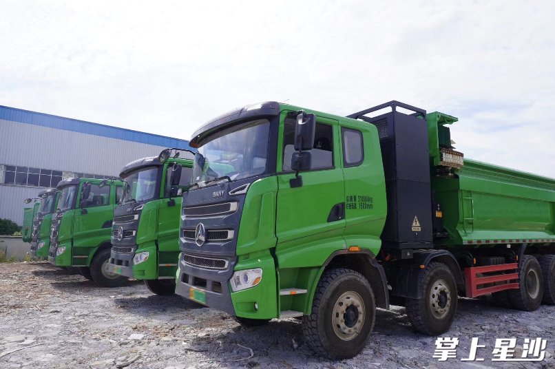 纯电动智慧环保渣土车整齐排列。宋达成 摄 纯电动智慧环保渣土车整齐排列。宋达成 摄