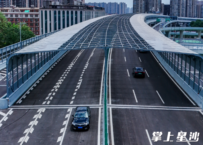 万家丽路快速化改造北延线工程正式通车，也意味着长沙“2.5环”就此形成闭环。章帝 摄