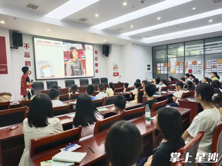 图为大塘冲社“利剑护蕾”亲子活动。大塘冲社开供图