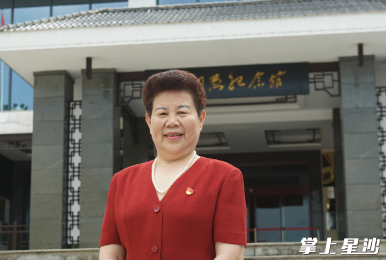 “十佳”社会贤达缪曼聪。